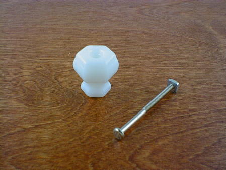 pearl white glass medium knob w/nickel bolt ch5152