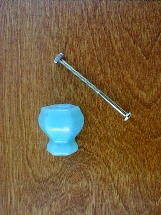 ch5162 milky blue glass medium knob w/nickel bolt