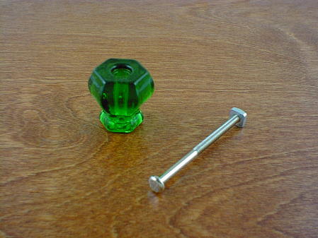 emerald green glass medium knob w/nickel bolt ch5262