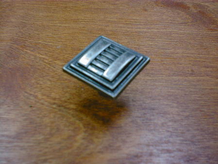 CH-4670bnv black nickel vibed traditional fluted base square knob (lg) Craftsmanhardware.com
