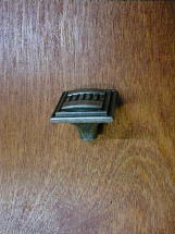 black nickel vibed traditional fluted base square knob (lg) ch4670bnv Craftsmanhardware.com